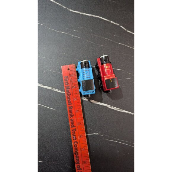 Thomas & Friends Wooden Train James & Thomas 2pc Engine Toys 3" Long Pre-Owned - Picture 7 of 7